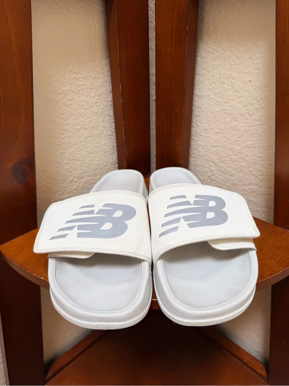 🔹New Balance 200 Series Adjustable Slide Sandals.